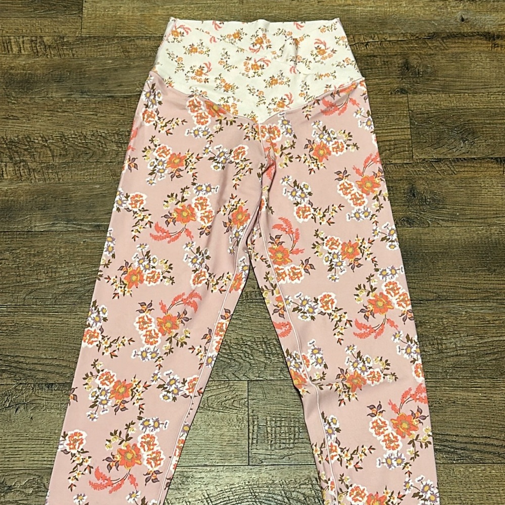 Offline by Aerie Real Me 7/8 Hi-Rise Crossover Floral Country Pink Leggings M - Picture 3 of 9
